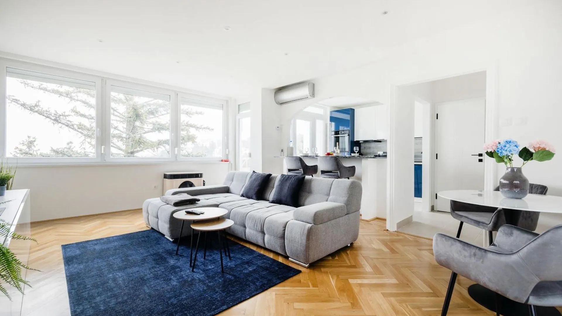 Tranquil Hideaway On Gellert Hill With Parking location